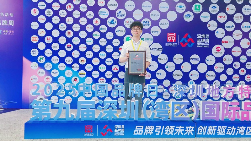 黃總單人領(lǐng)獎